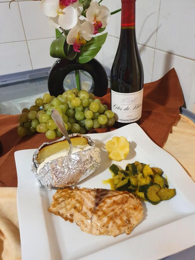 Contact Hotel Restaurant La Chaumiere Entre Orgeval Et Flins A13 Sortie 8 레뮈로 외부 사진