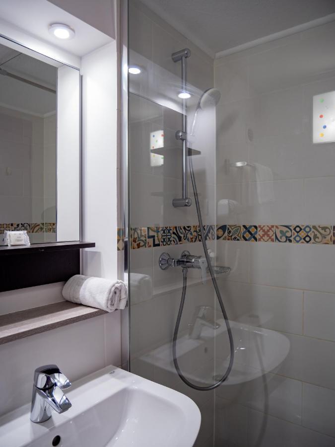Contact Hotel Restaurant La Chaumiere Entre Orgeval Et Flins A13 Sortie 8 레뮈로 외부 사진
