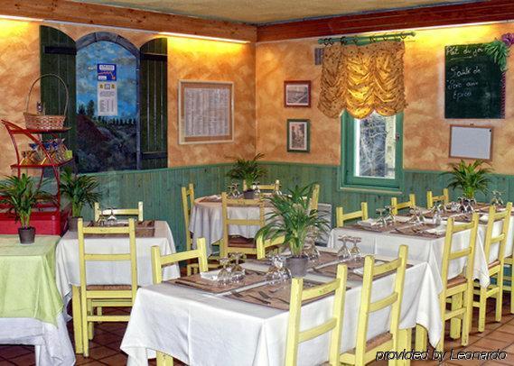 Contact Hotel Restaurant La Chaumiere Entre Orgeval Et Flins A13 Sortie 8 레뮈로 레스토랑 사진