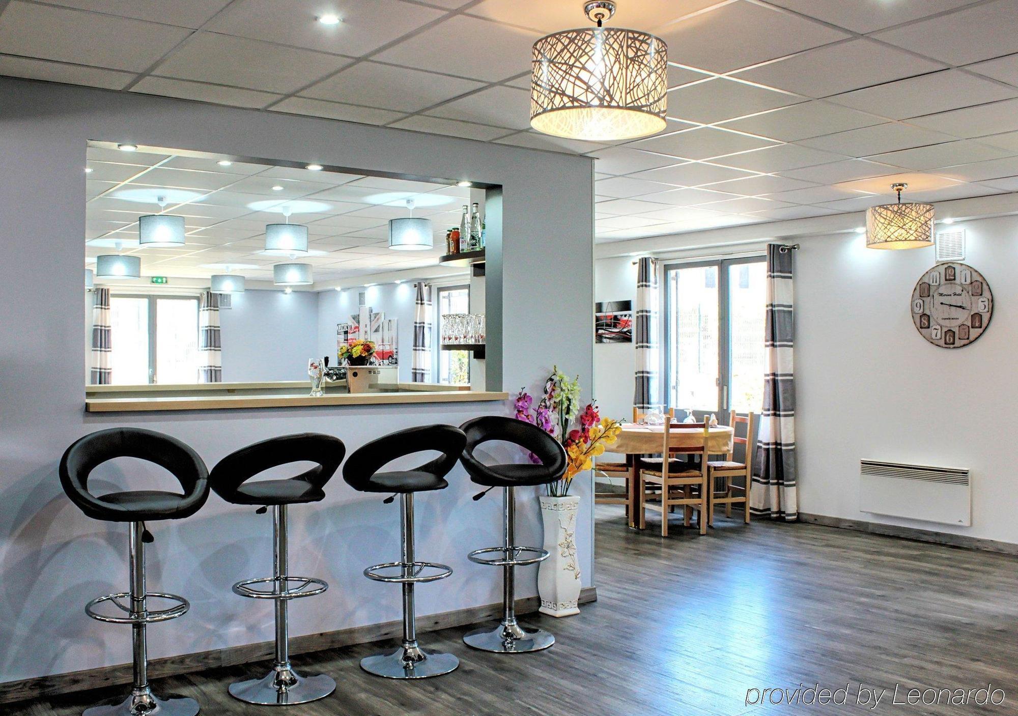 Contact Hotel Restaurant La Chaumiere Entre Orgeval Et Flins A13 Sortie 8 레뮈로 외부 사진