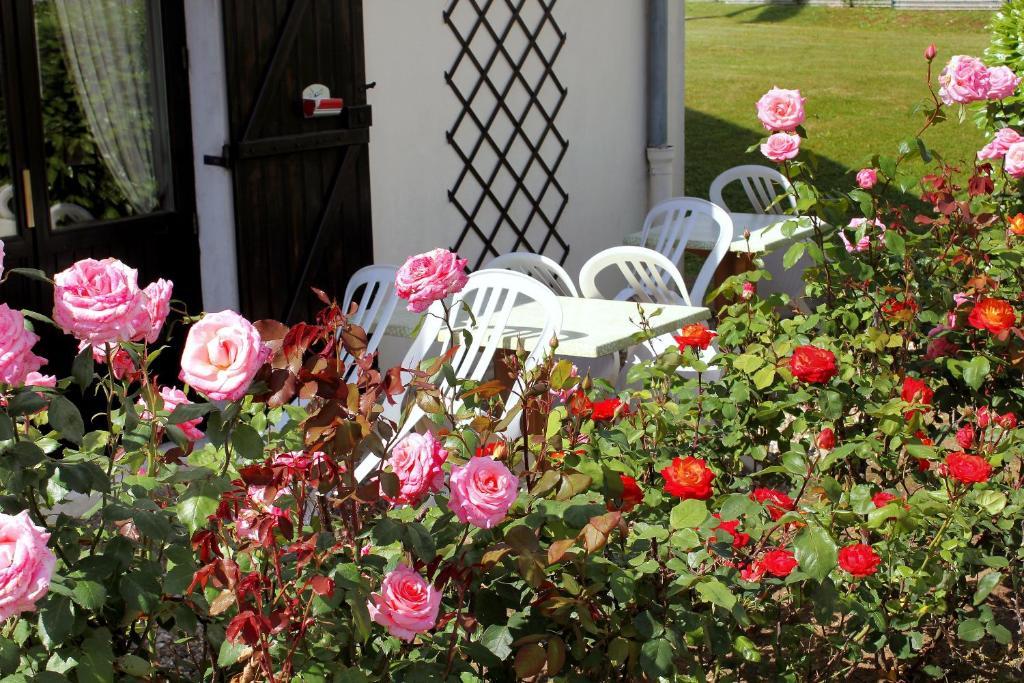 Contact Hotel Restaurant La Chaumiere Entre Orgeval Et Flins A13 Sortie 8 레뮈로 외부 사진