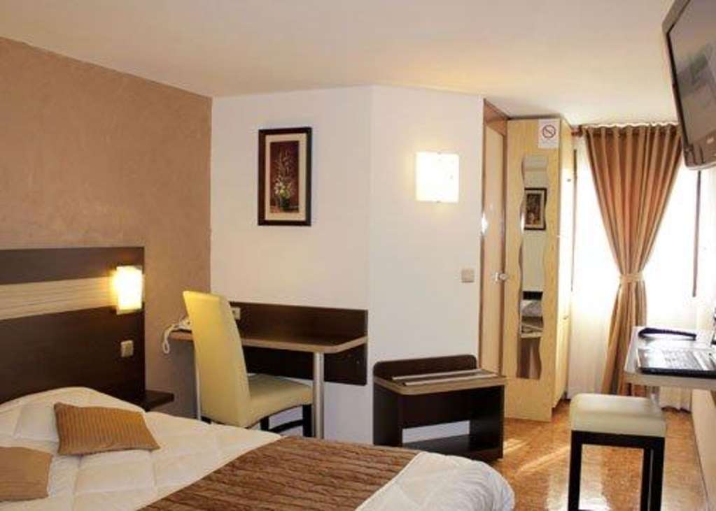 Contact Hotel Restaurant La Chaumiere Entre Orgeval Et Flins A13 Sortie 8 레뮈로 객실 사진