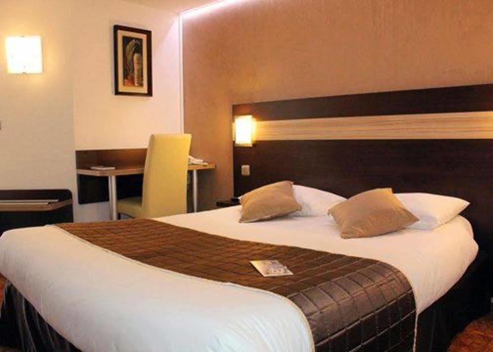 Contact Hotel Restaurant La Chaumiere Entre Orgeval Et Flins A13 Sortie 8 레뮈로 외부 사진