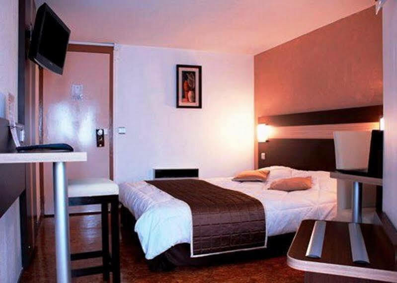 Contact Hotel Restaurant La Chaumiere Entre Orgeval Et Flins A13 Sortie 8 레뮈로 외부 사진